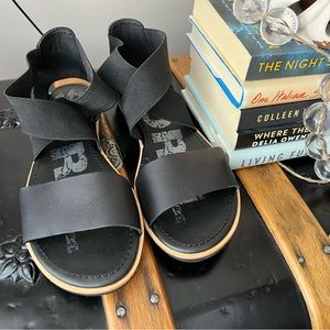 Sorel sandals size 8